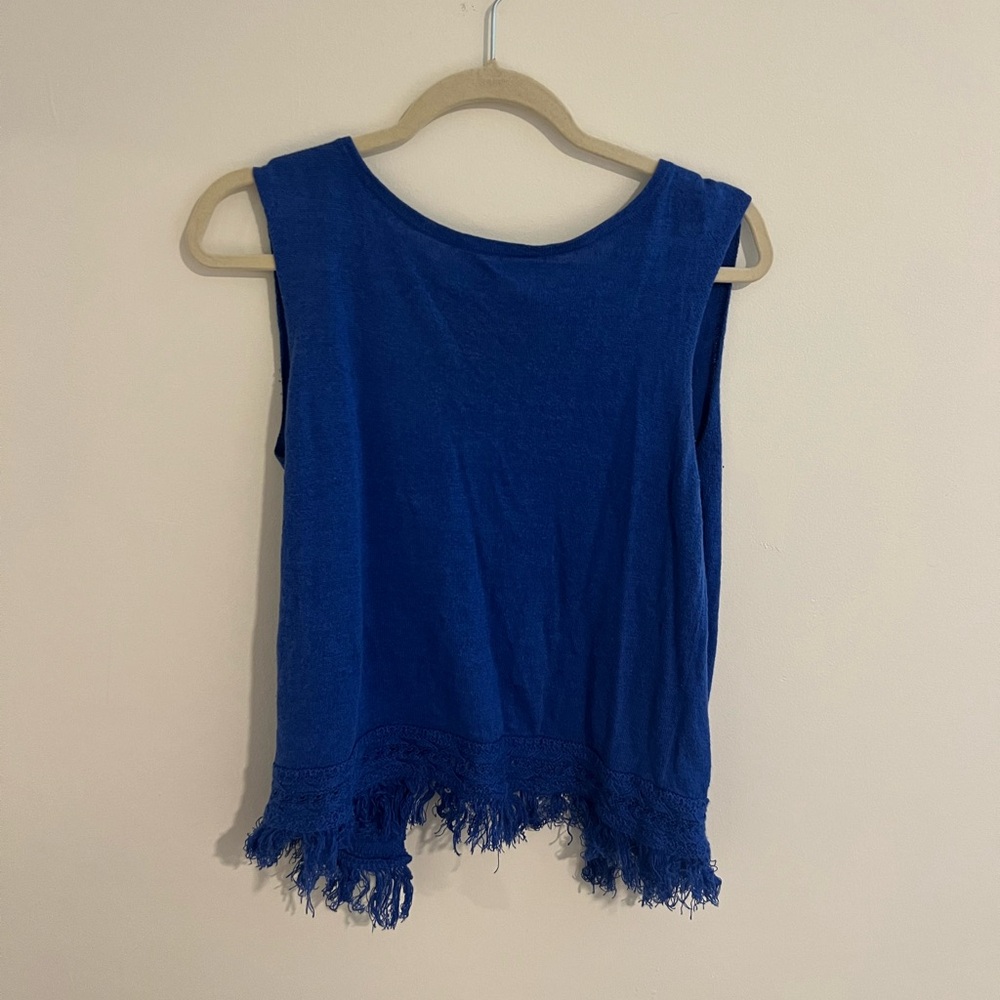 Lilly Pulitzer size XS blue sweater tank with tassel detail